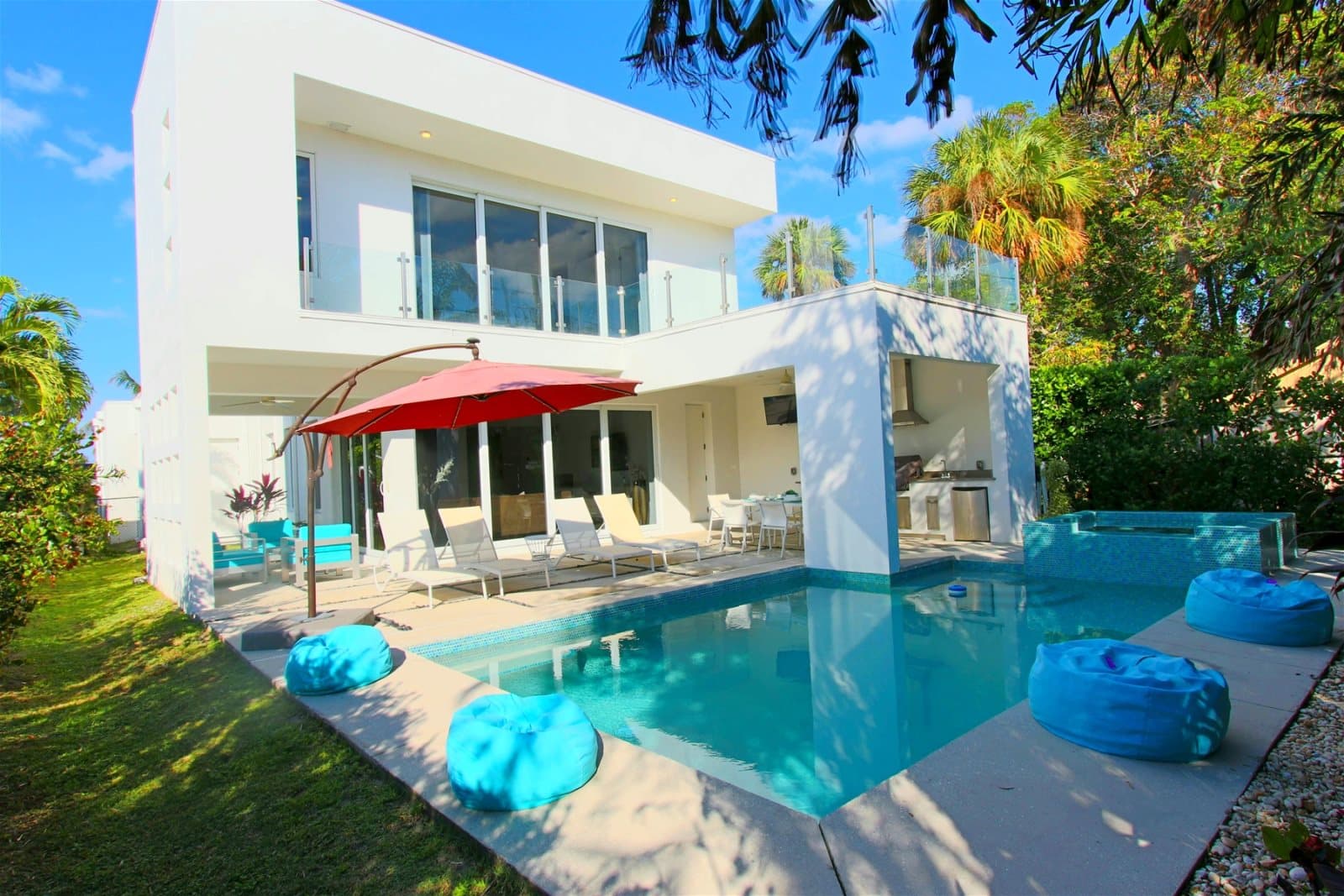 Villa Swiss-Modern and Luxury Pool/Spa Home